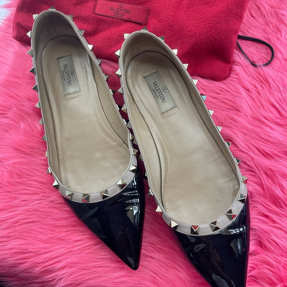 Valentino Garavani Black and Cream Studded Flats!